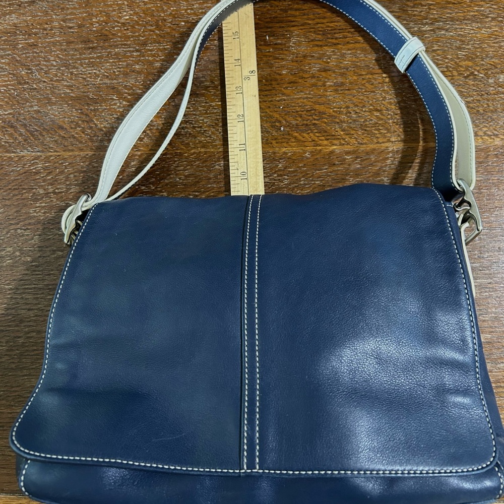 Coach Navy Leather Shoulder bag #9570 Beautiful - Picture 3 of 9